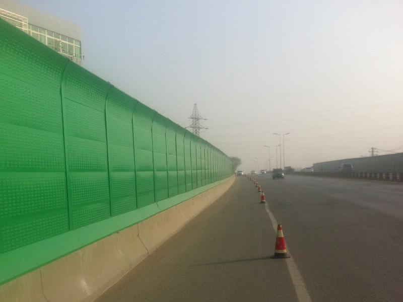 国道跨线桥声屏障